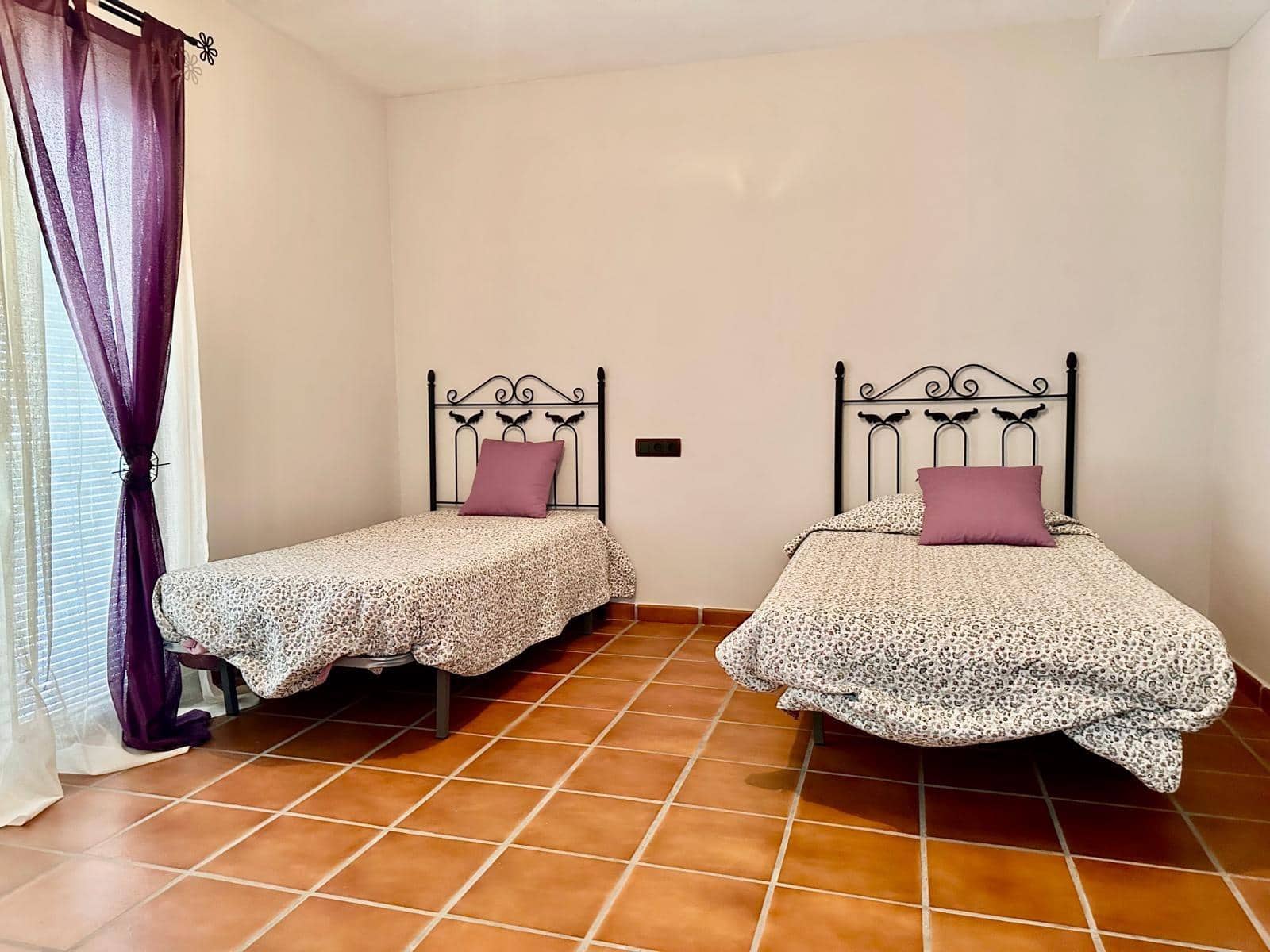 6 bedroom Townhouse for sale in Fuente Obejuna with garage - € 140,000 (Ref: 9449395)