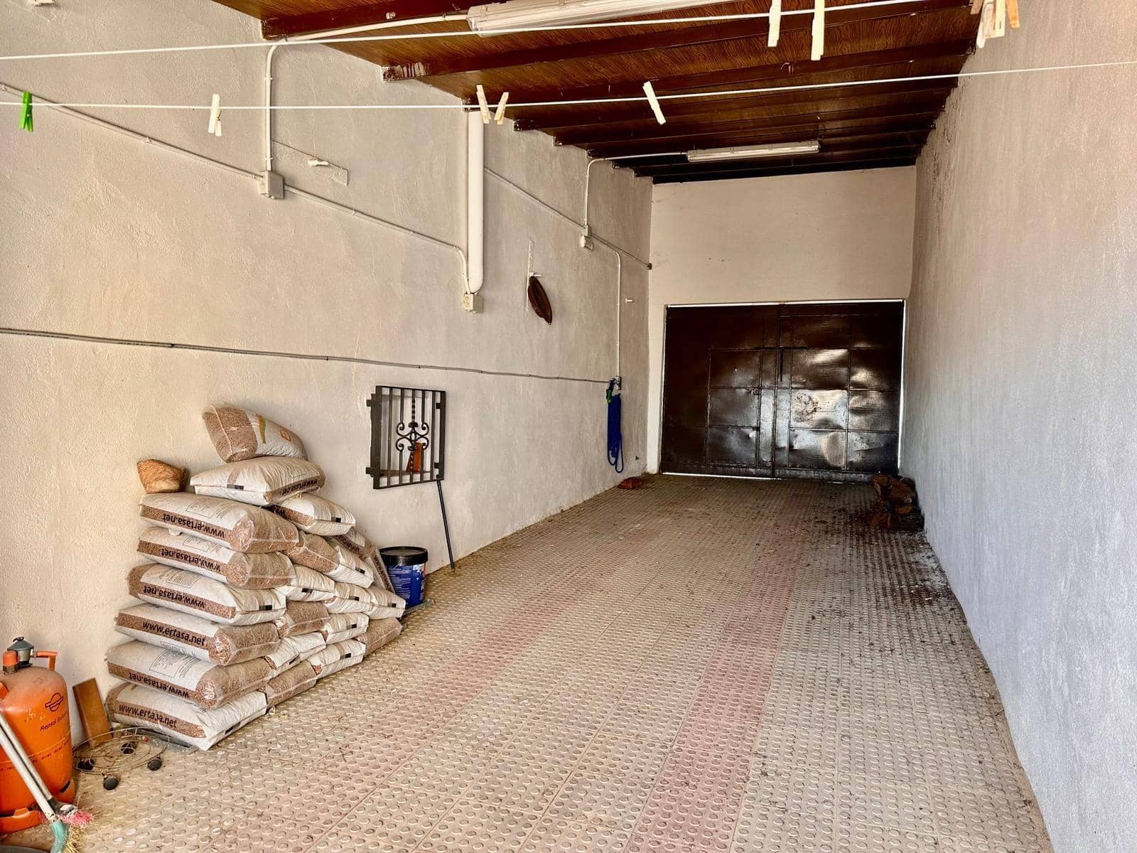 6 bedroom Townhouse for sale in Fuente Obejuna with garage - € 140,000 (Ref: 9449395)