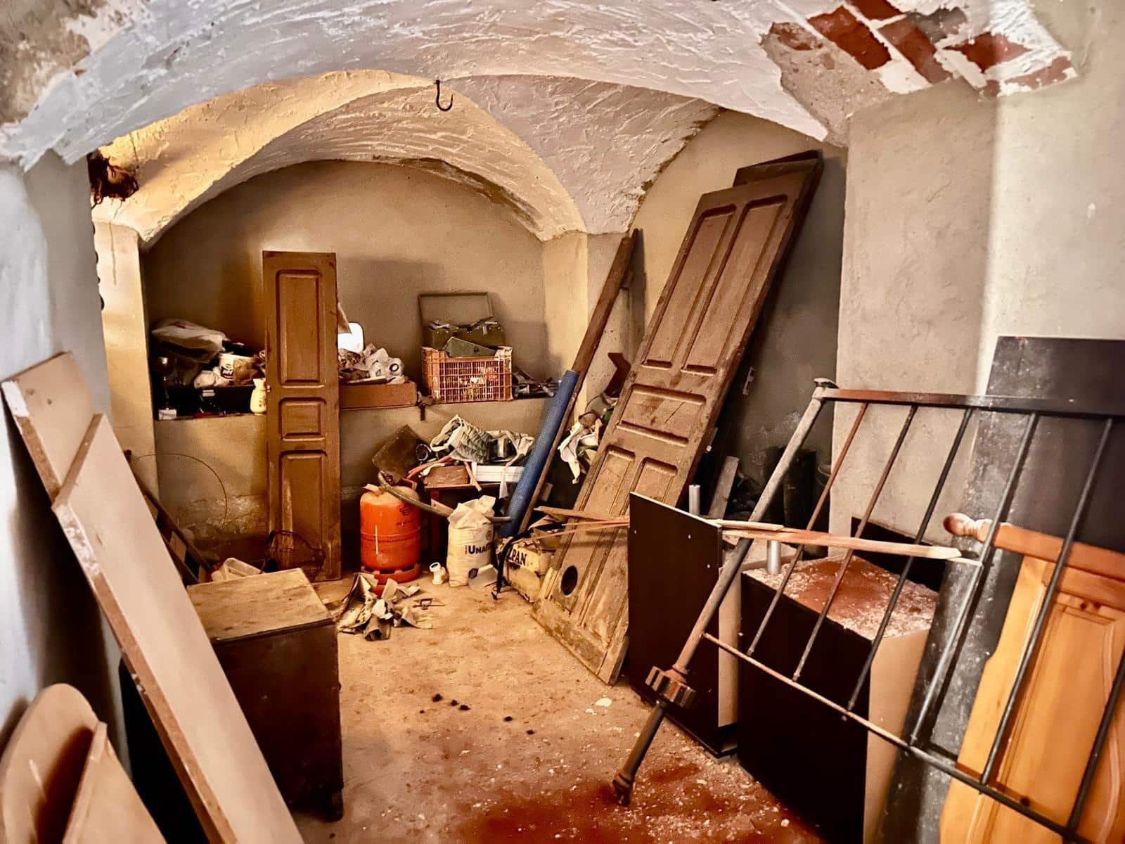 6 bedroom Townhouse for sale in Fuente Obejuna with garage - € 140,000 (Ref: 9449395)