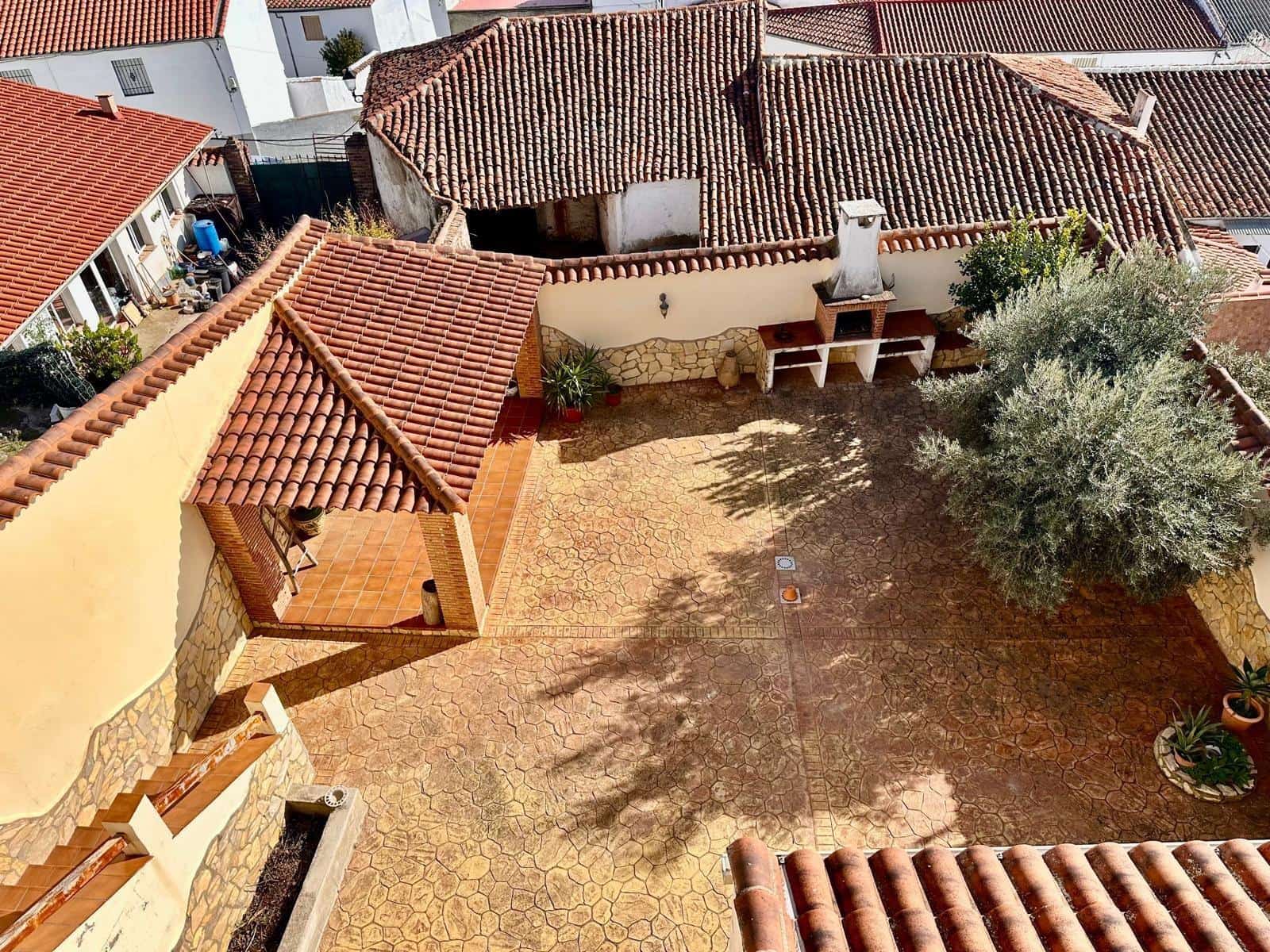 6 bedroom Townhouse for sale in Fuente Obejuna with garage - € 140,000 (Ref: 9449395)