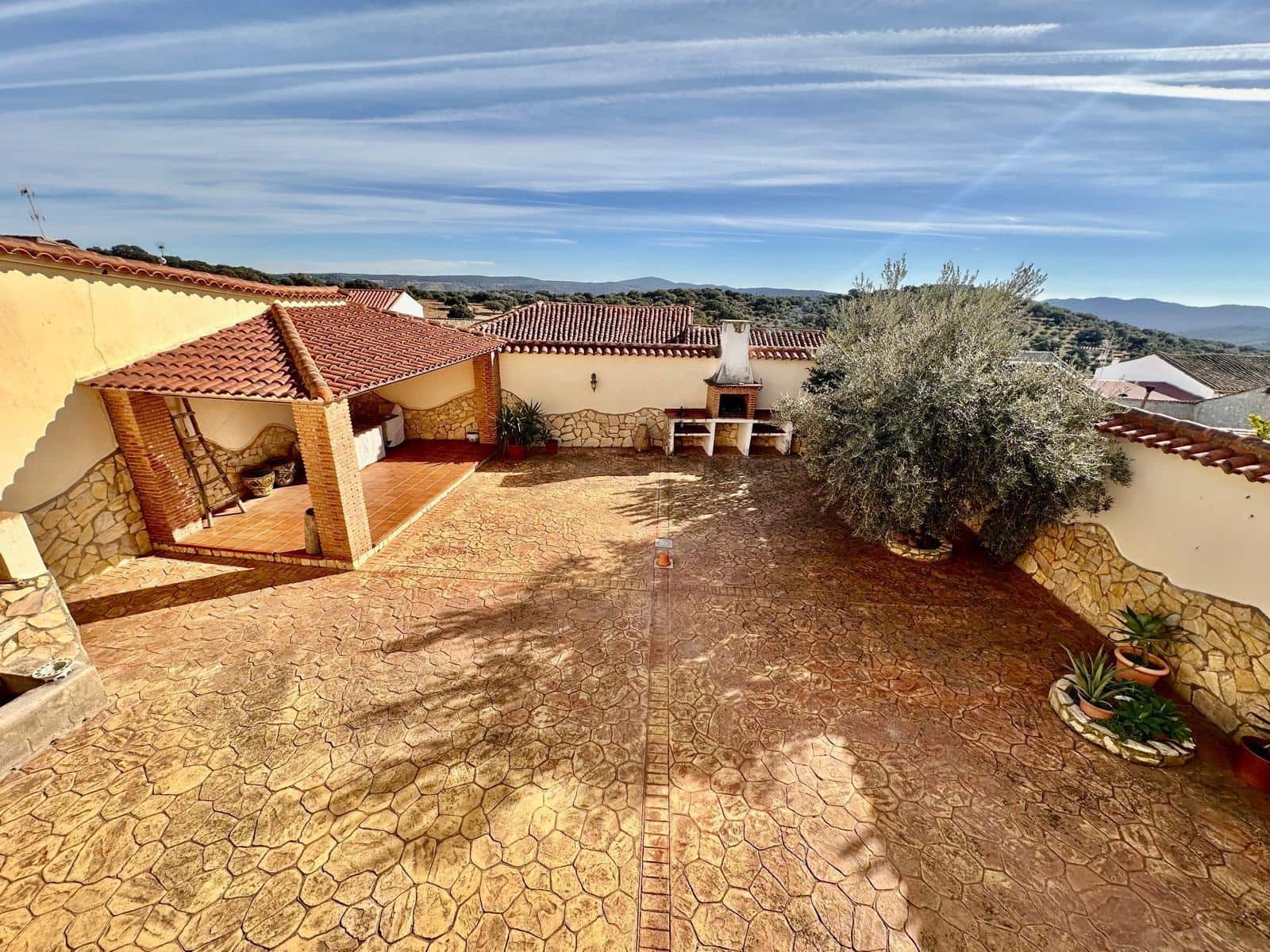 6 bedroom Townhouse for sale in Fuente Obejuna with garage - € 140,000 (Ref: 9449395)