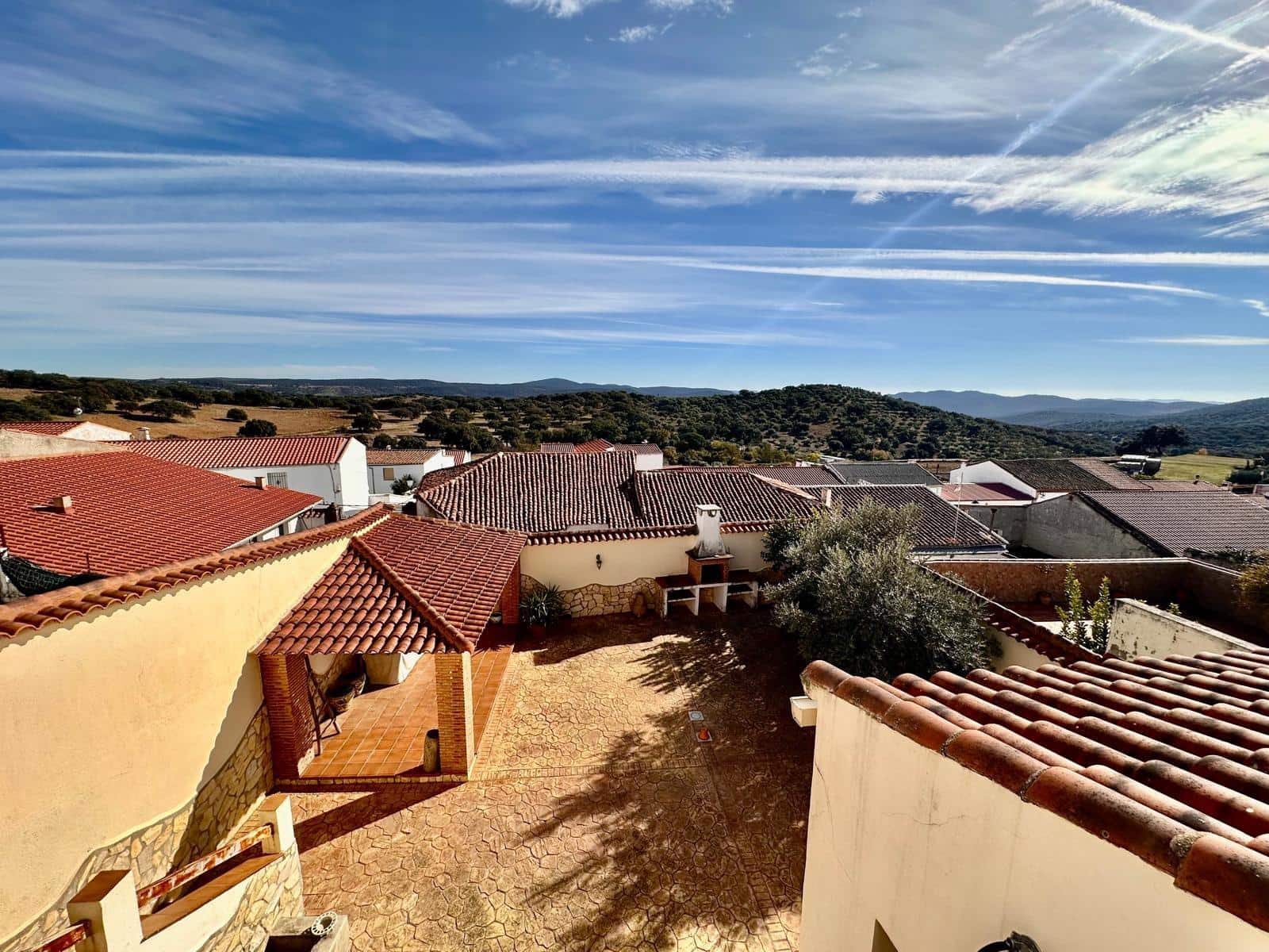 6 bedroom Townhouse for sale in Fuente Obejuna with garage - € 140,000 (Ref: 9449395)