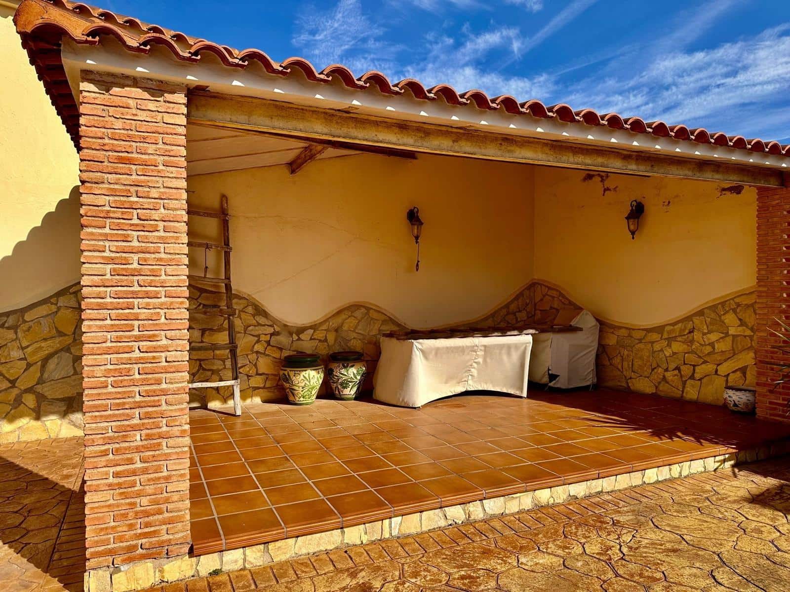 6 bedroom Townhouse for sale in Fuente Obejuna with garage - € 140,000 (Ref: 9449395)