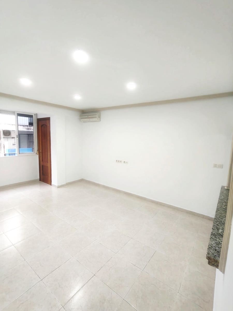 2 soverom Leilighet til leie i Cordoba by - € 650 (Ref: 9452225)