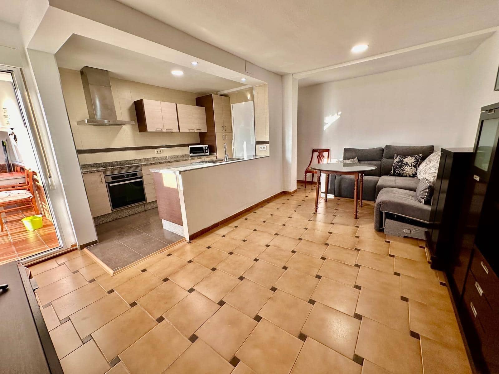 3 soverom Leilighet til leie i Cordoba by - € 700 (Ref: 9452228)