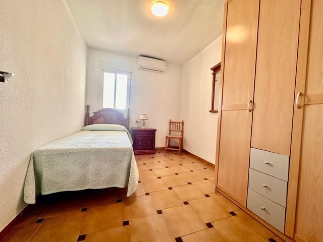 3 slaapkamer Flat te huur in Córdoba stad - € 700 (Ref: 9452228)