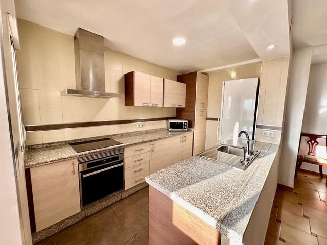 3 slaapkamer Flat te huur in Córdoba stad - € 700 (Ref: 9452228)