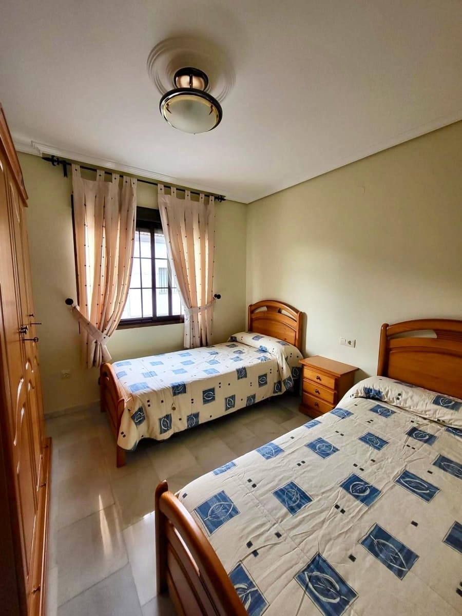 4 bedroom Flat for sale in Cordoba city with garage - € 325,000 (Ref: 9468539)