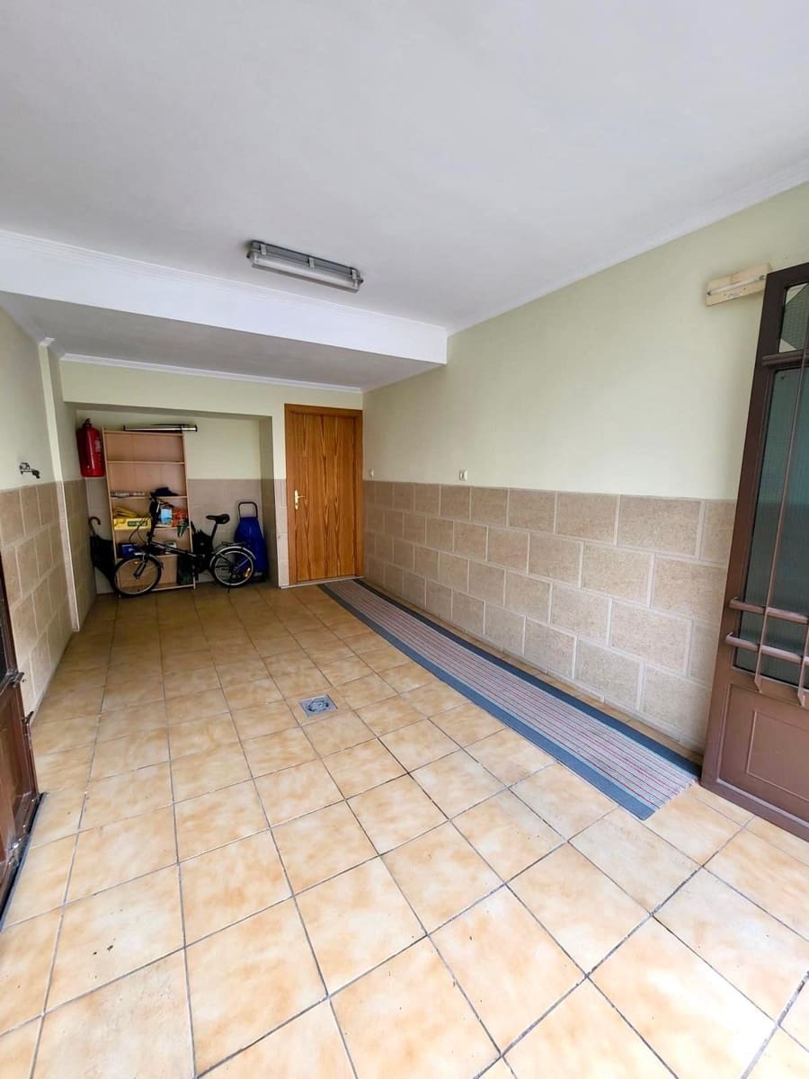 4 bedroom Flat for sale in Cordoba city with garage - € 325,000 (Ref: 9468539)