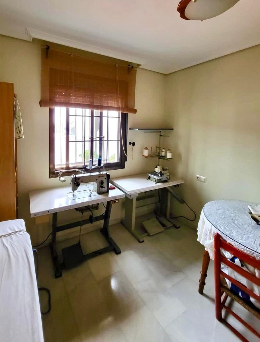 4 bedroom Flat for sale in Cordoba city with garage - € 325,000 (Ref: 9468539)