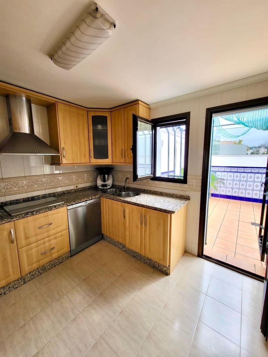 4 bedroom Flat for sale in Cordoba city with garage - € 325,000 (Ref: 9468539)