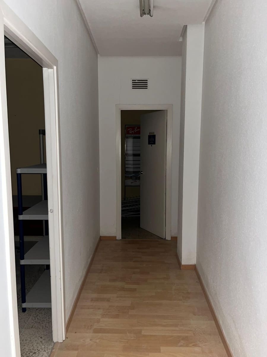 Erhverv til salg i Cordoba by - € 248.000 (Ref: 9476200)