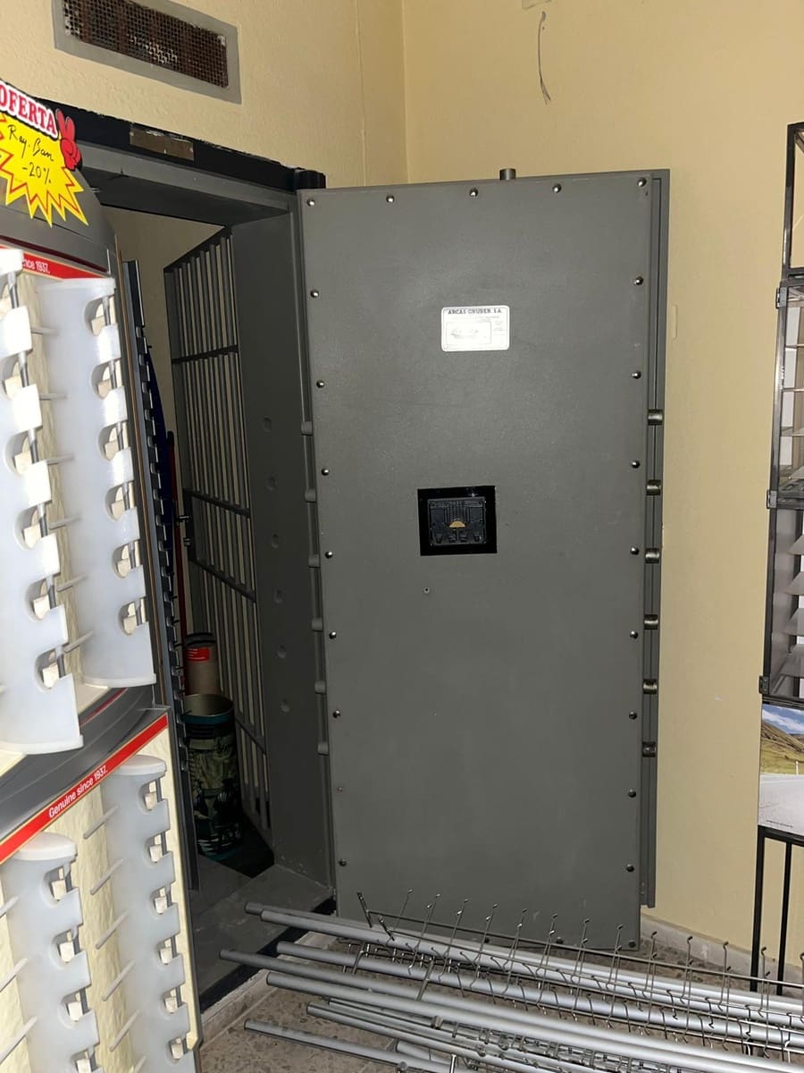 Erhverv til salg i Cordoba by - € 248.000 (Ref: 9476200)