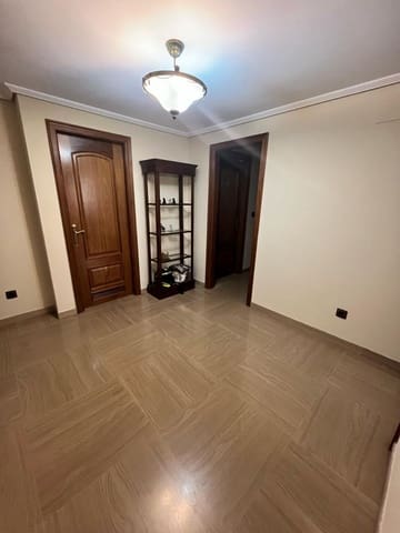 4 bedroom Flat for sale in Córdoba city - € 370,000 (Ref: 9476203)