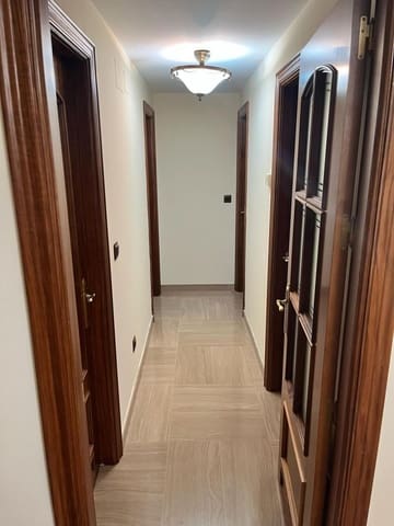 4 bedroom Flat for sale in Córdoba city - € 370,000 (Ref: 9476203)