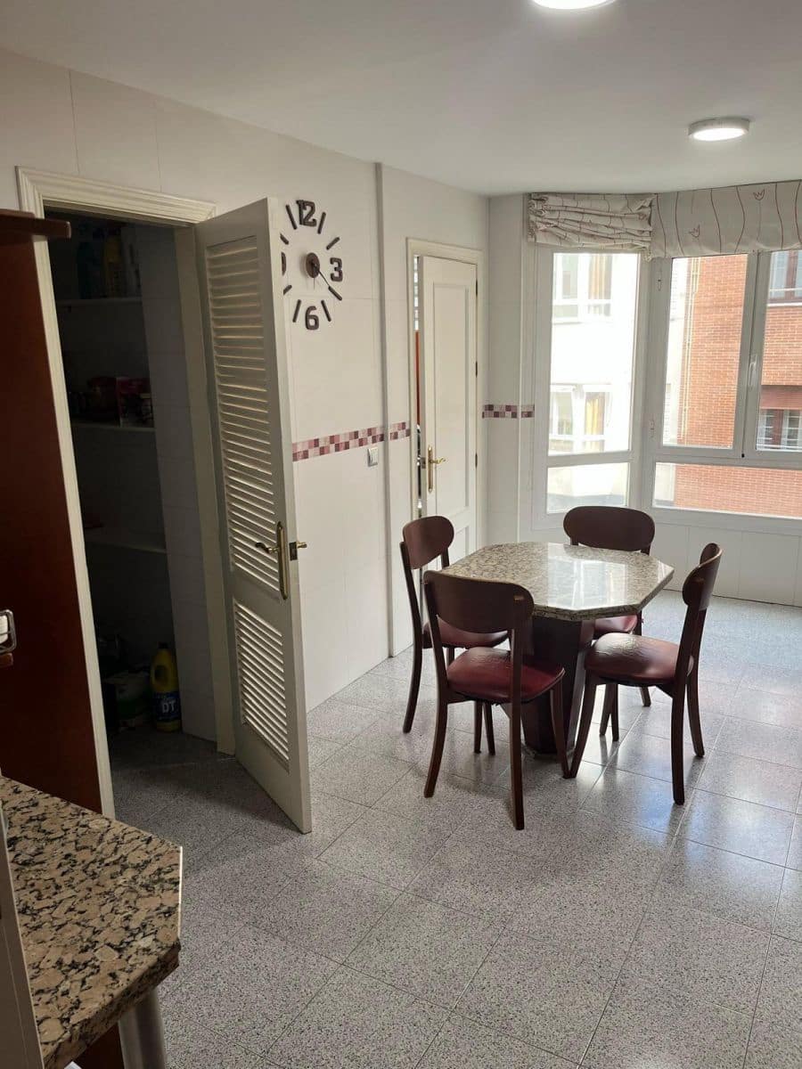 4 bedroom Flat for sale in Cordoba city - € 370,000 (Ref: 9476203)