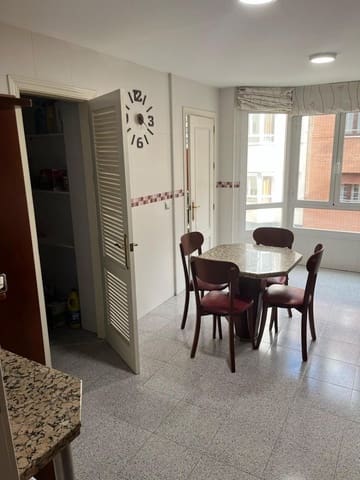 4 bedroom Flat for sale in Córdoba city - € 370,000 (Ref: 9476203)