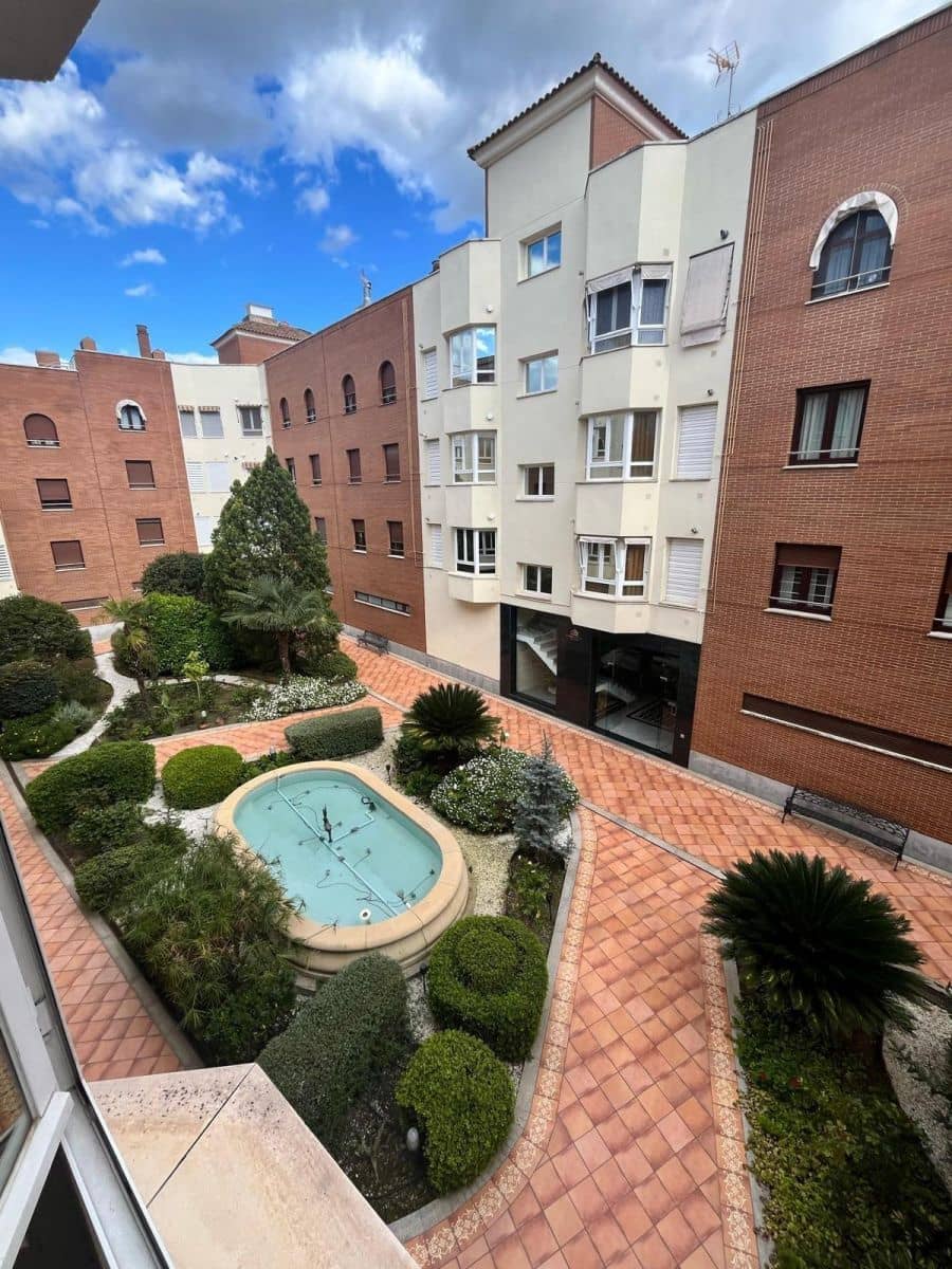 4 bedroom Flat for sale in Cordoba city - € 370,000 (Ref: 9476203)