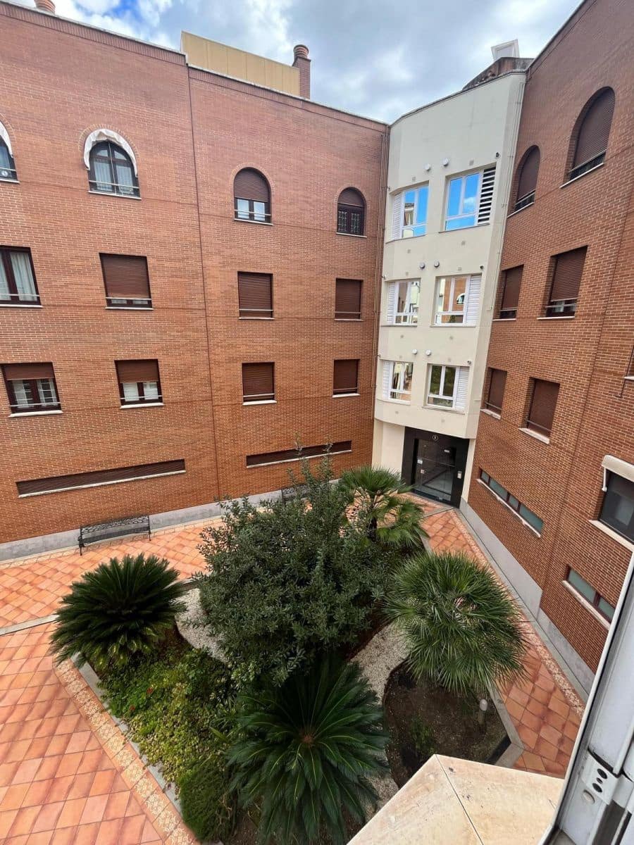 4 bedroom Flat for sale in Cordoba city - € 370,000 (Ref: 9476203)