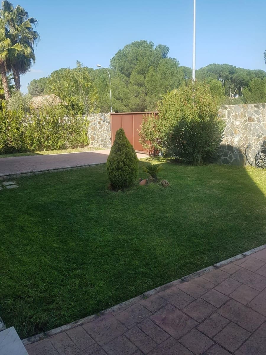 5 slaapkamer Villa te koop in Cordoba stad met zwembad garage - € 429.000 (Ref: 9476205)