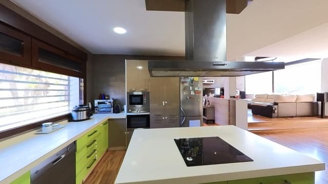 5 slaapkamer Villa te koop in Córdoba stad met zwembad garage - € 429.000 (Ref: 9476205)