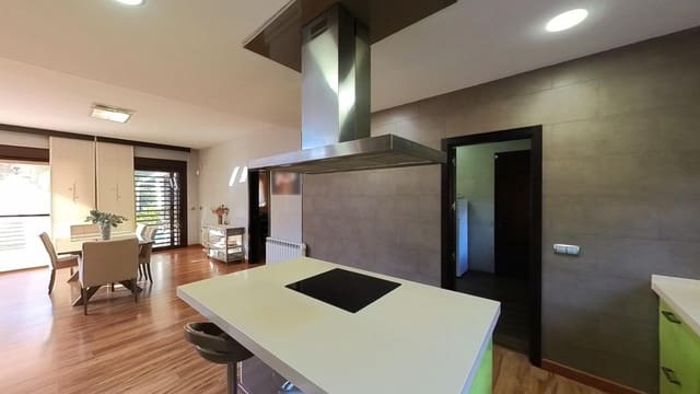 5 slaapkamer Villa te koop in Córdoba stad met zwembad garage - € 429.000 (Ref: 9476205)