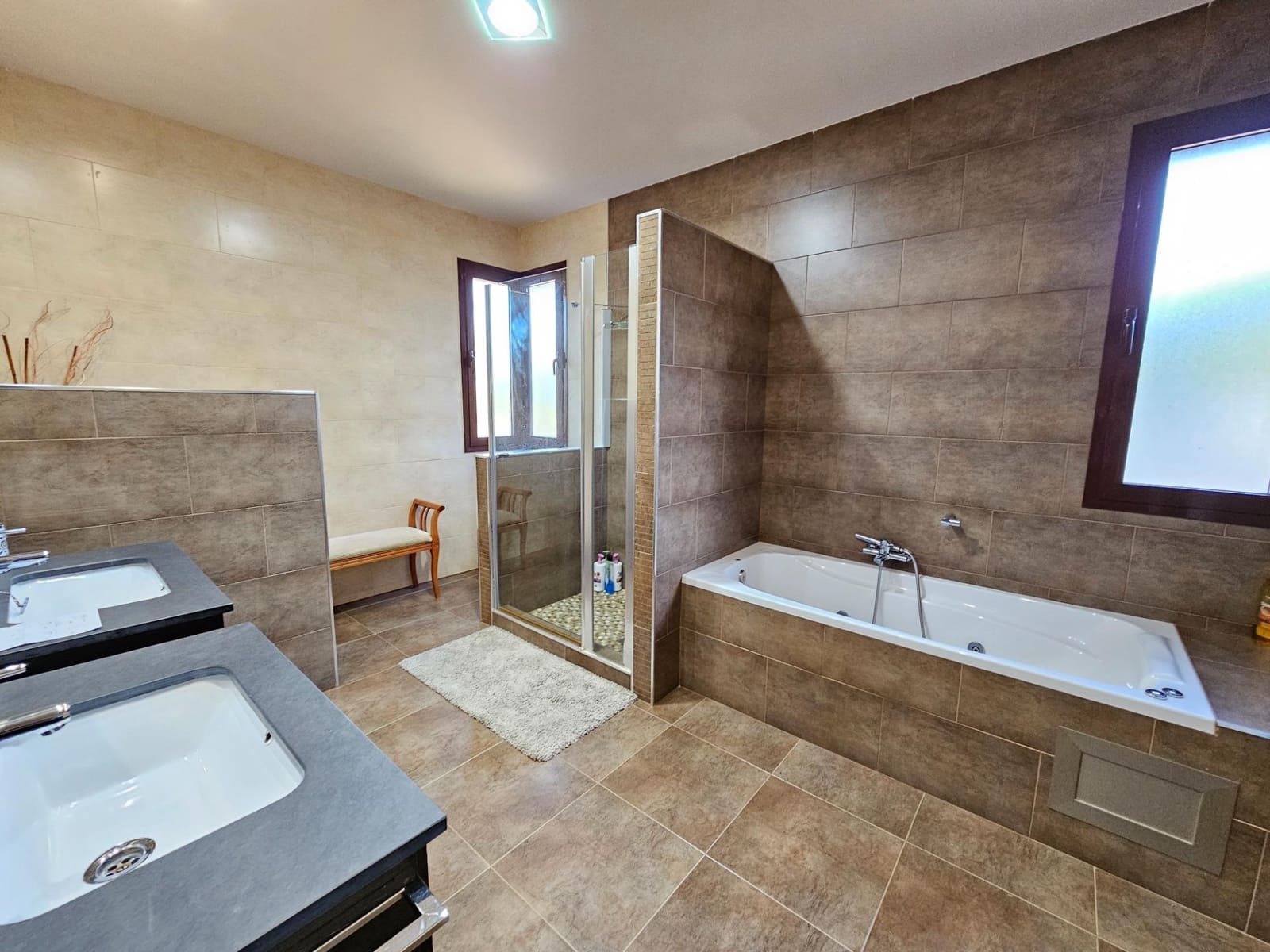 5 slaapkamer Villa te koop in Cordoba stad met zwembad garage - € 429.000 (Ref: 9476205)