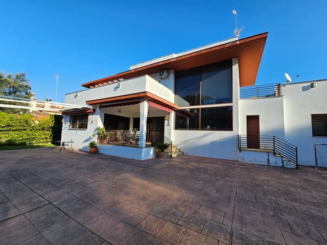5 slaapkamer Villa te koop in Córdoba stad met zwembad garage - € 429.000 (Ref: 9476205)