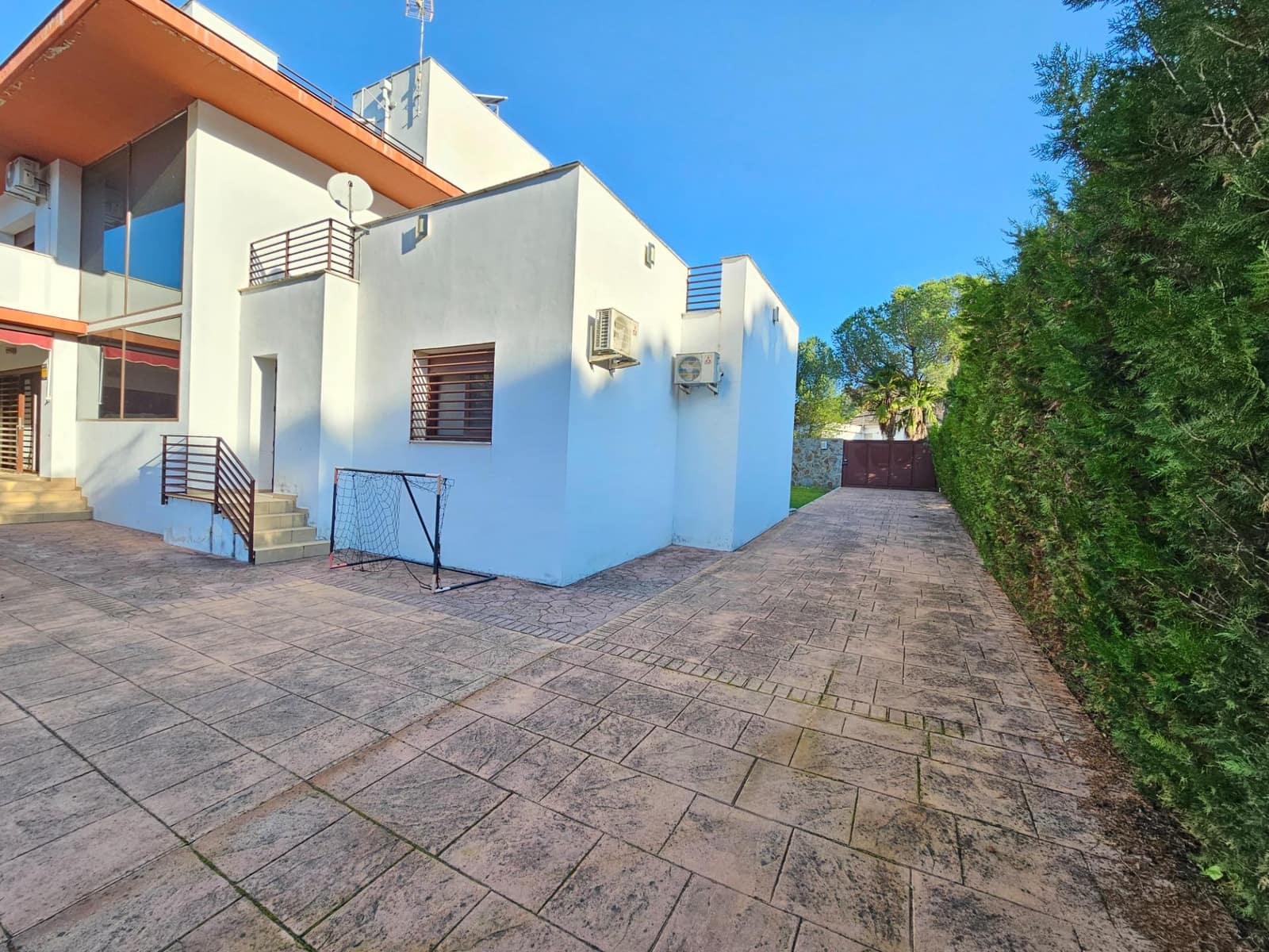 5 slaapkamer Villa te koop in Cordoba stad met zwembad garage - € 429.000 (Ref: 9476205)