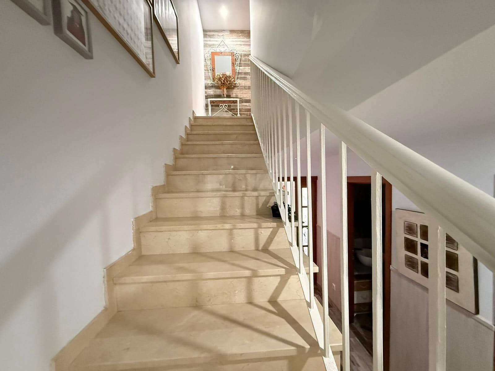 4 bedroom Townhouse for sale in La Victoria with garage - € 159,900 (Ref: 9476211)