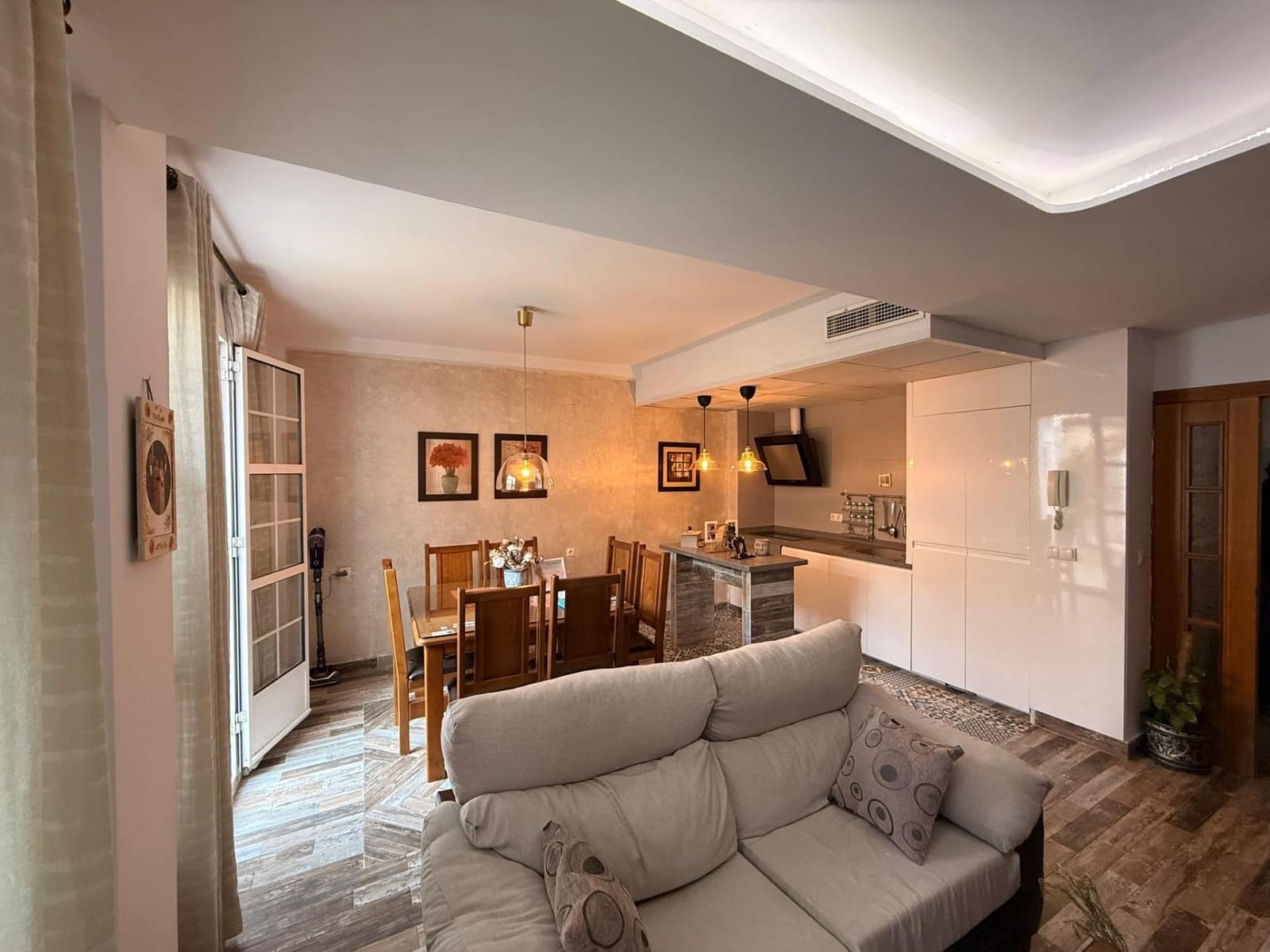 4 bedroom Townhouse for sale in La Victoria with garage - € 159,900 (Ref: 9476211)