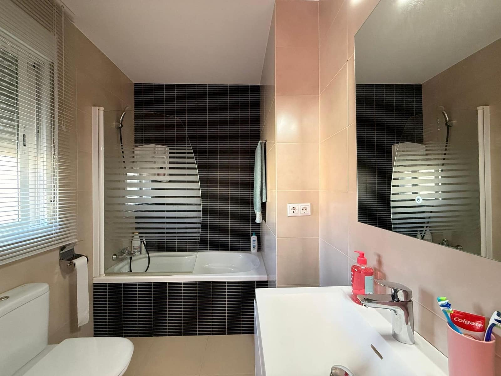 4 bedroom Townhouse for sale in La Victoria with garage - € 159,900 (Ref: 9476211)