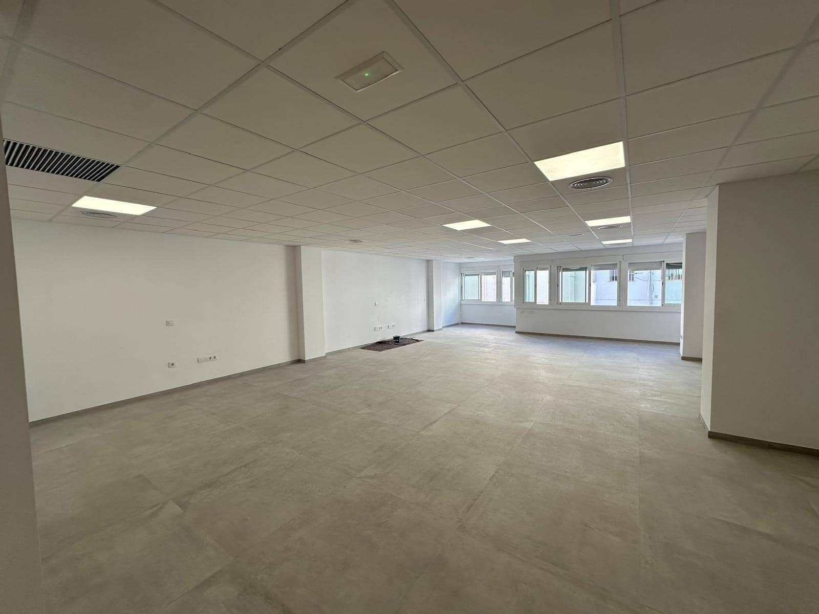 Office for rent in Cordoba city - € 950 (Ref: 9478769)