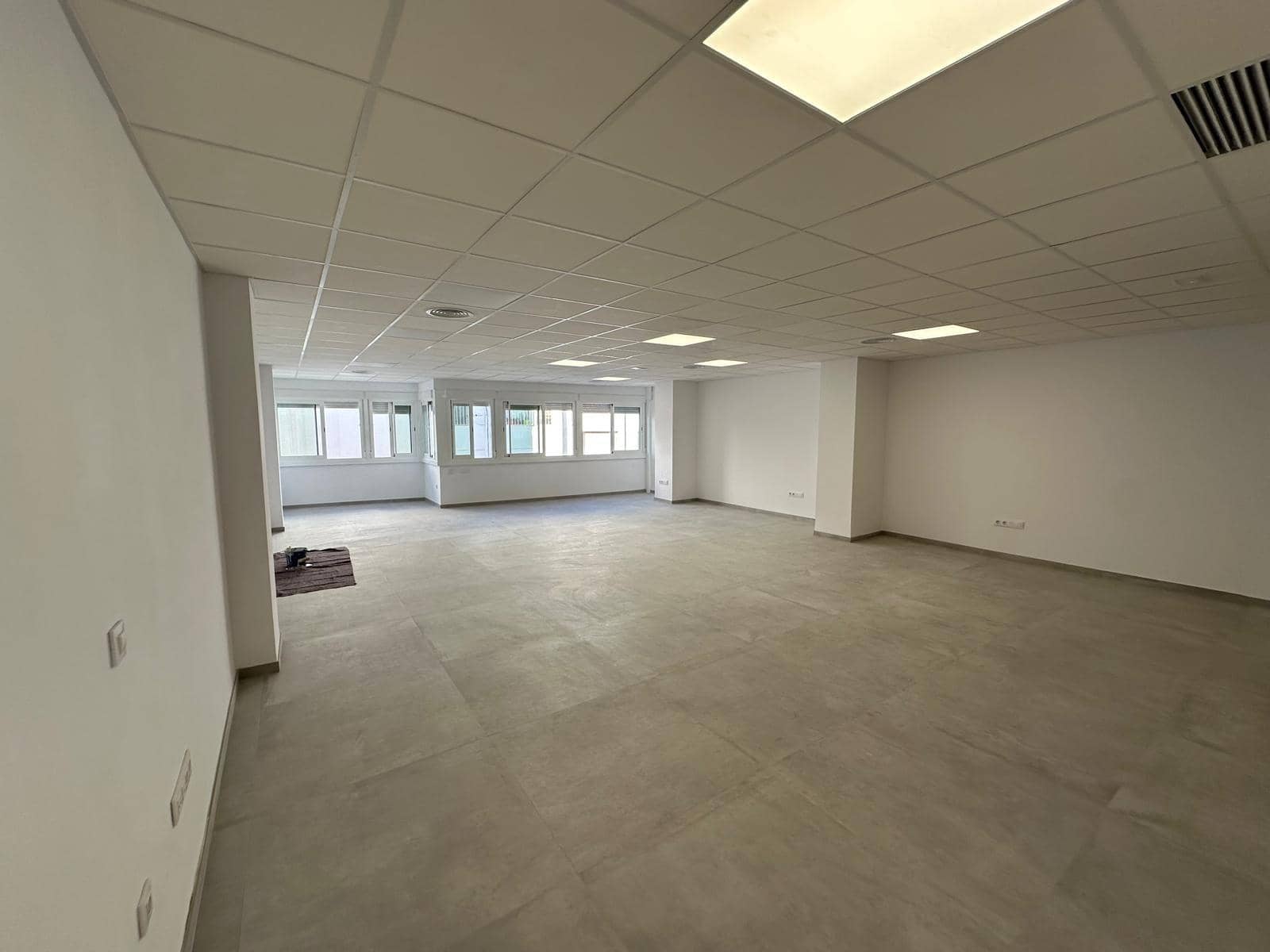 Office for rent in Cordoba city - € 950 (Ref: 9478769)