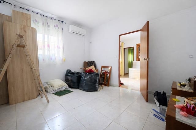 4 chambre Villa/Maison Mitoyenne à vendre à Cordoue ville - 80 000 € (Ref: 9478771)