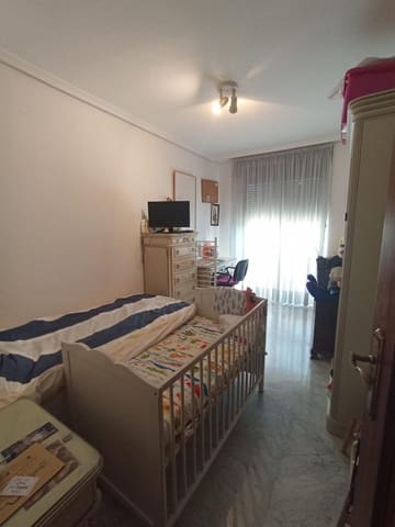 4 soverom Leilighet til salgs i Huerta de la Reina, Córdoba by med svømmebasseng - € 310 000 (Ref: 9483547)