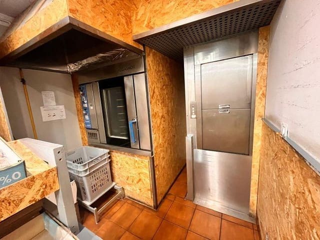 Kommersiell til salgs i Parque Azahara, Córdoba by - € 49 900 (Ref: 9483549)