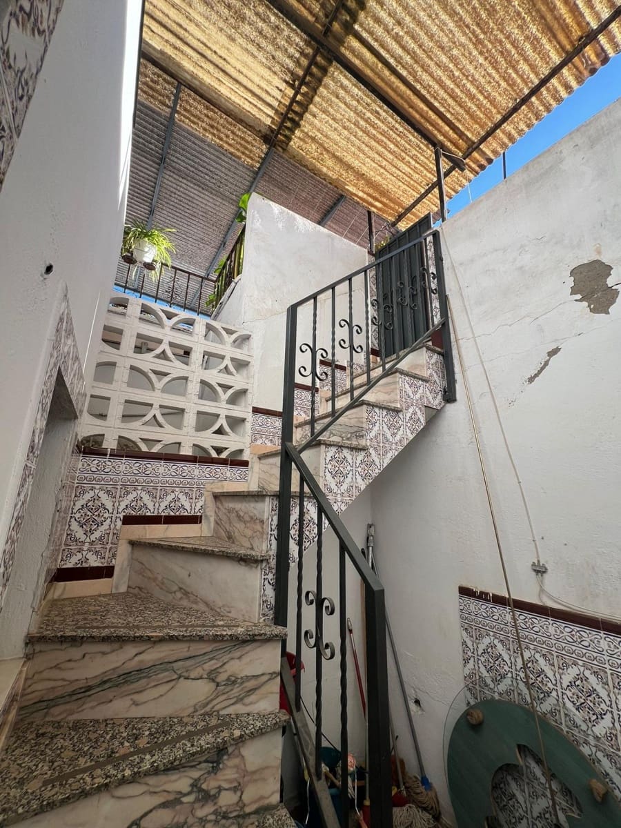 5 slaapkamer Huis te koop in Cordoba stad - € 125.000 (Ref: 9483550)