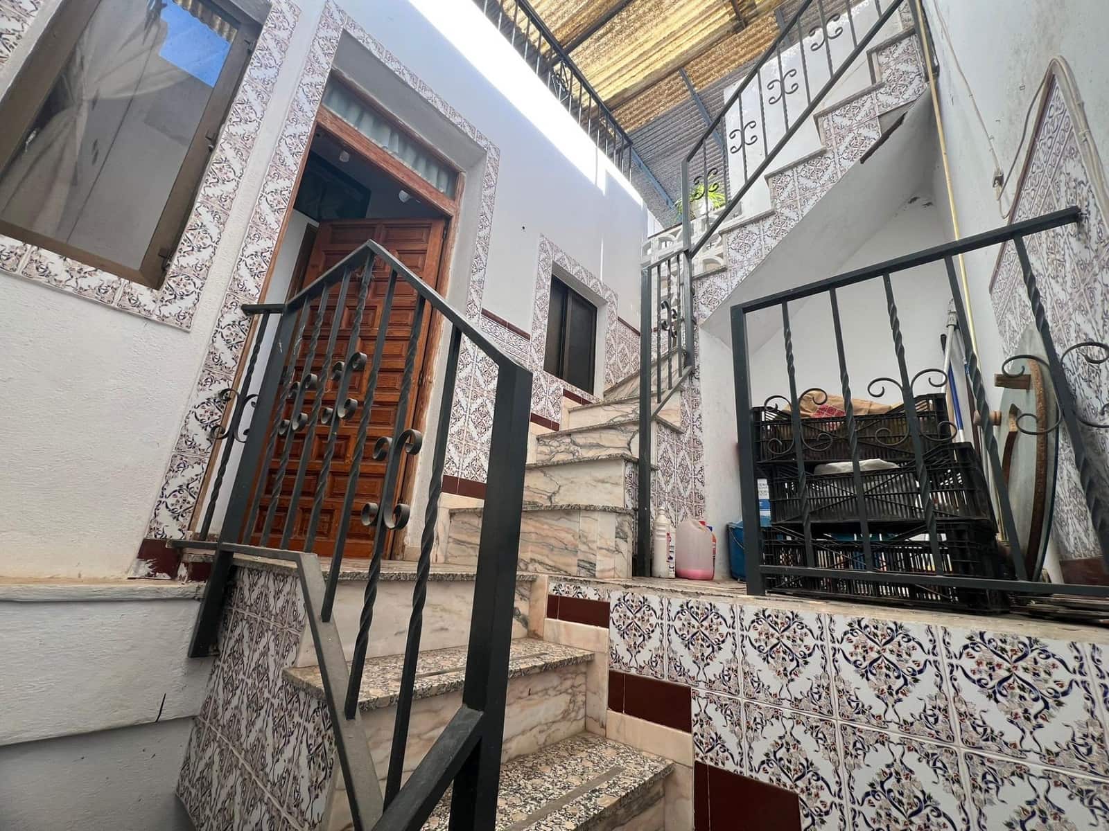 5 slaapkamer Huis te koop in Cordoba stad - € 125.000 (Ref: 9483550)