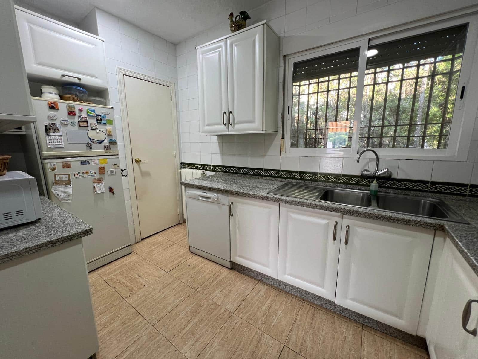 7 slaapkamer Villa te koop in Cordoba stad met zwembad garage - € 380.000 (Ref: 9485355)