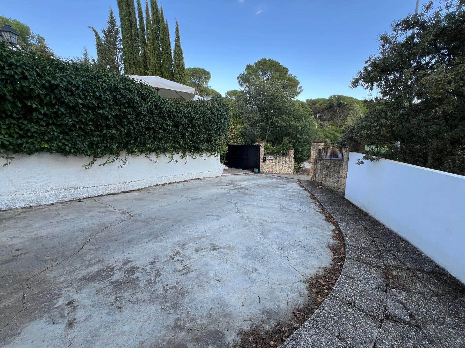 7 slaapkamer Villa te koop in Cordoba stad met zwembad garage - € 380.000 (Ref: 9485355)