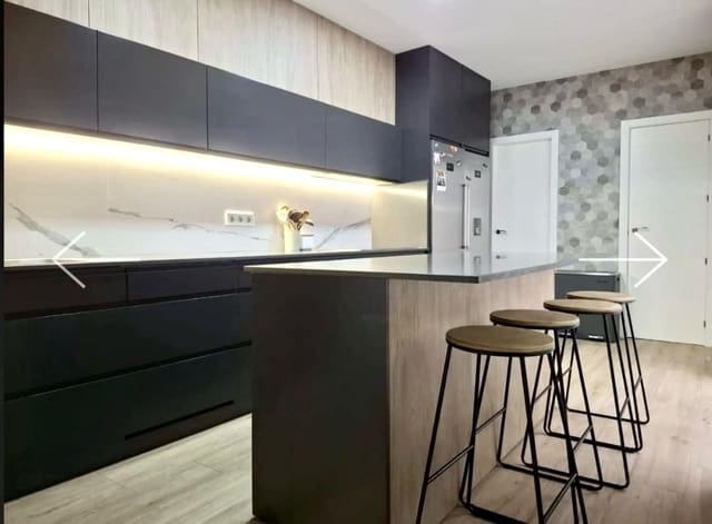 4 sovrum Hus till salu i Ollerías, Córdoba stad med garage - 376 000 € (Ref: 9491504)