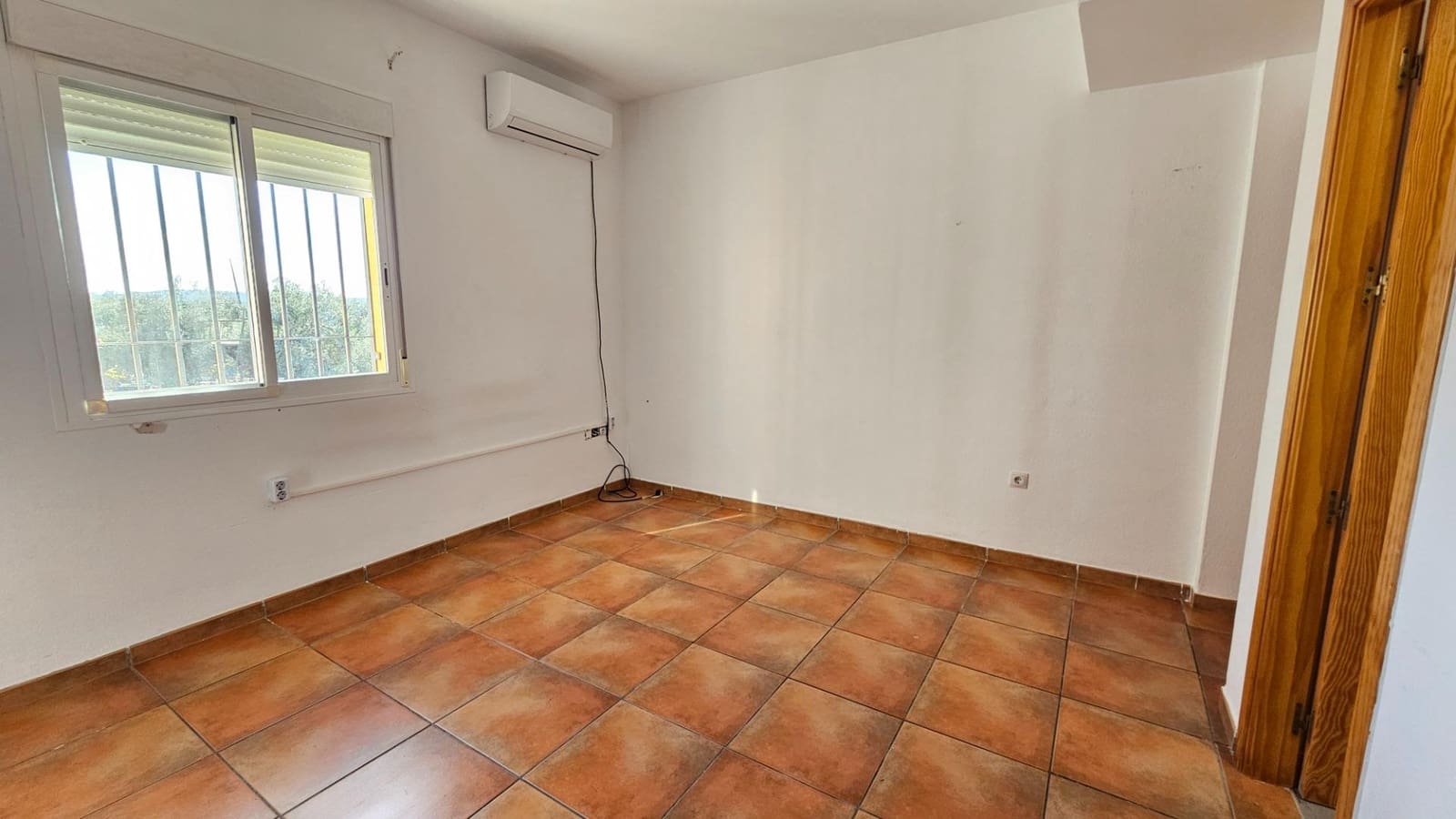 3 makuuhuone Rivitalo myytävänä paikassa Cordoba kaupunki mukana 
autotalli - 124 900 € (Ref: 9495360)