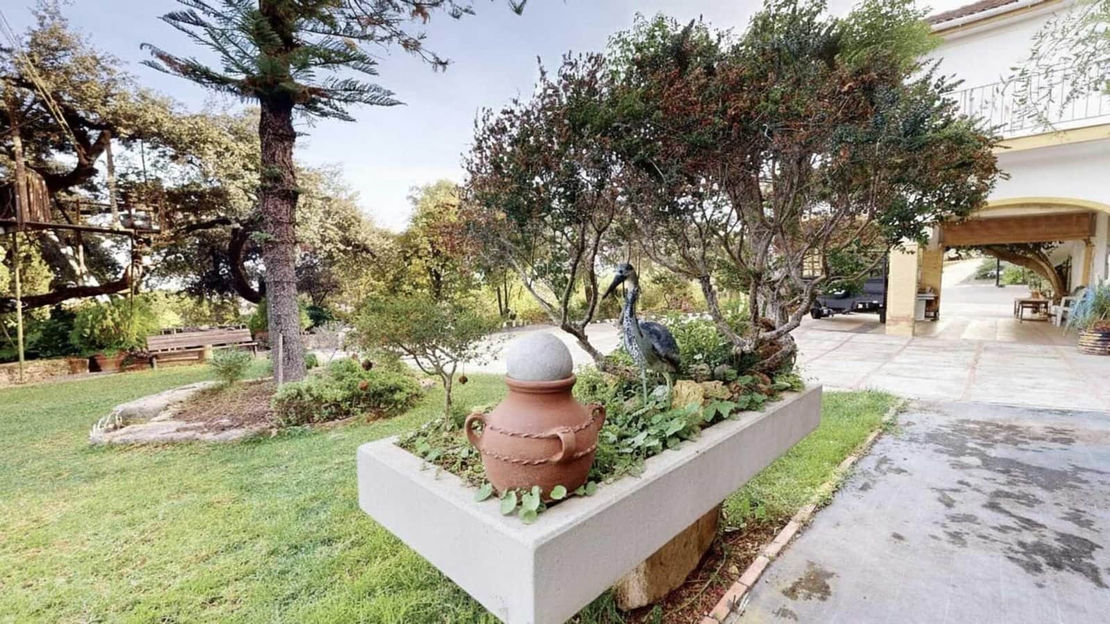 4 bedroom Villa for sale in Cordoba city with pool garage - € 925,000 (Ref: 9499022)