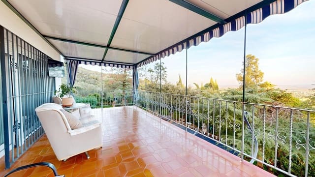 4 camera da letto Villa in vendita in Cordova città con piscina garage - 925.000 € (Rif: 9499022)