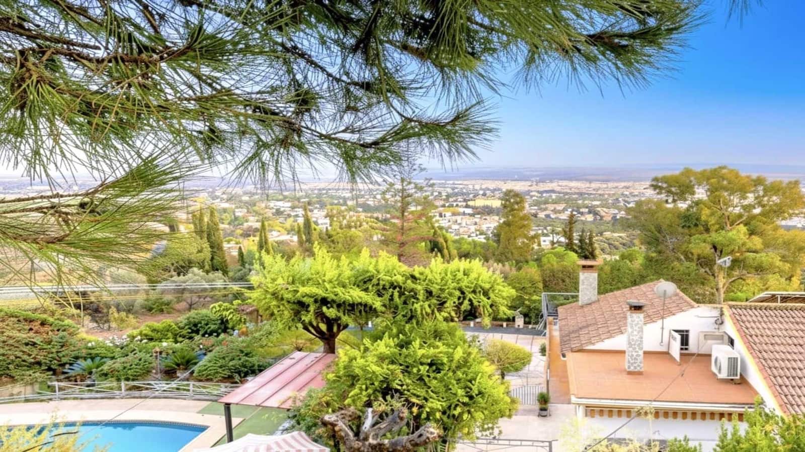 4 bedroom Villa for sale in Cordoba city with pool garage - € 925,000 (Ref: 9499022)