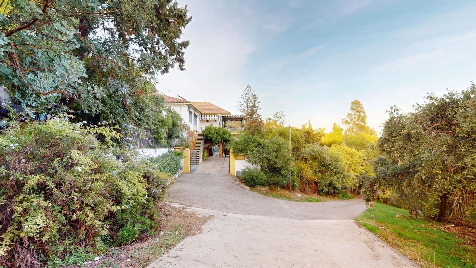 4 bedroom Villa for sale in Cordoba city with pool garage - € 925,000 (Ref: 9499022)