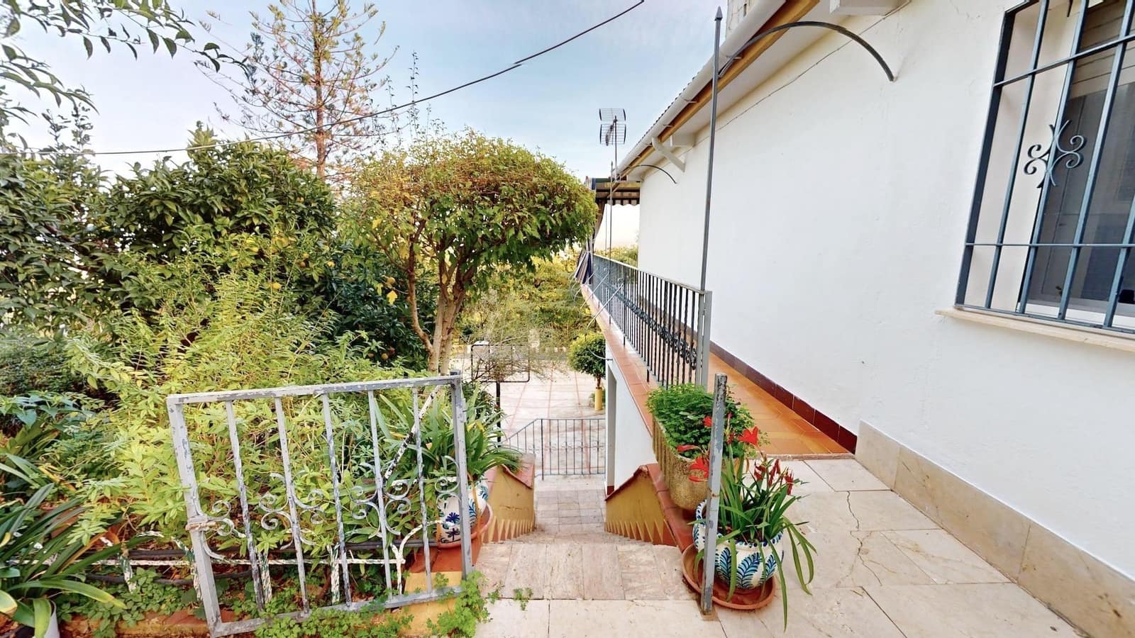 4 bedroom Villa for sale in Cordoba city with pool garage - € 925,000 (Ref: 9499022)