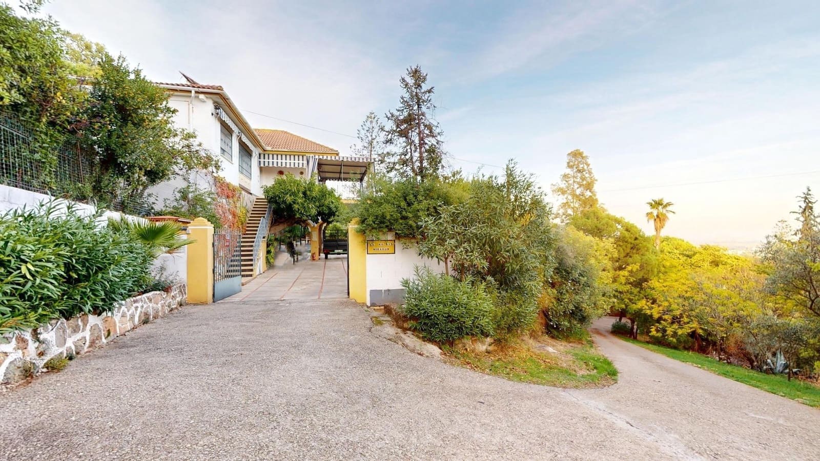 4 bedroom Villa for sale in Cordoba city with pool garage - € 925,000 (Ref: 9499022)