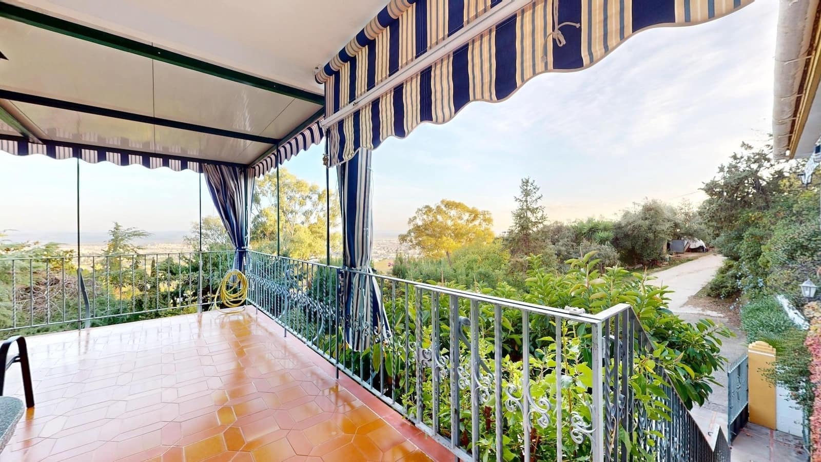 4 bedroom Villa for sale in Cordoba city with pool garage - € 925,000 (Ref: 9499022)